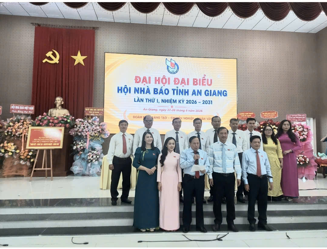Ban chấp hành ra mắt đại hội