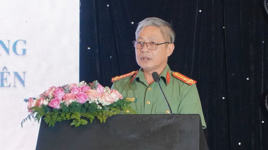 Đại diện Bộ công an phát biểu tại Hội thảo “Đổi mới nội dung, hình thức tổ chức hoạt động giáo dục đạo đức, lối sống cho học sinh, sinh viên”.