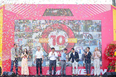Ngày 9/5, tại thành phố Đà Nẵng, sự kiện thể thao đỉnh cao Ironman 70.3 Đà Nẵng 2025 đã chính thức khai mạc với hơn 3.500 vận động viên đến từ hơn 70 quốc gia và vùng lãnh thổ tham gia tranh tài. Đây là sự kiện đánh dấu cột mốc 10 năm Ironman hiện diện tại Việt Nam. Cuộc đua khẳng định vị thế là tuần lễ sự kiện ba môn Ironman 70.3 lớn nhất khu vực Đông Nam Á.