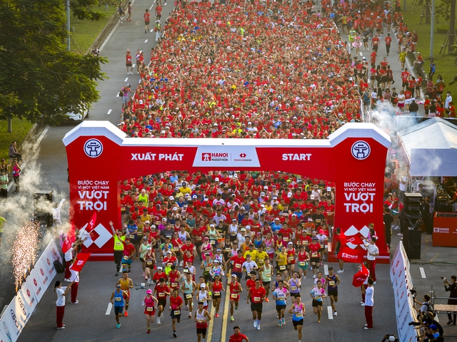  Giải Marathon Quốc tế Hà Nội Techcombank Mùa thứ 4 thu hút hơn 13.000 VĐV, gấp gần 1,5 lần so với mùa giải trước