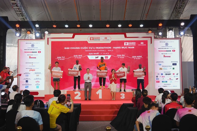  Giải Marathon Quốc tế Hà Nội Techcombank Mùa thứ 4 thu hút hơn 13.000 VĐV, gấp gần 1,5 lần so với mùa giải trước