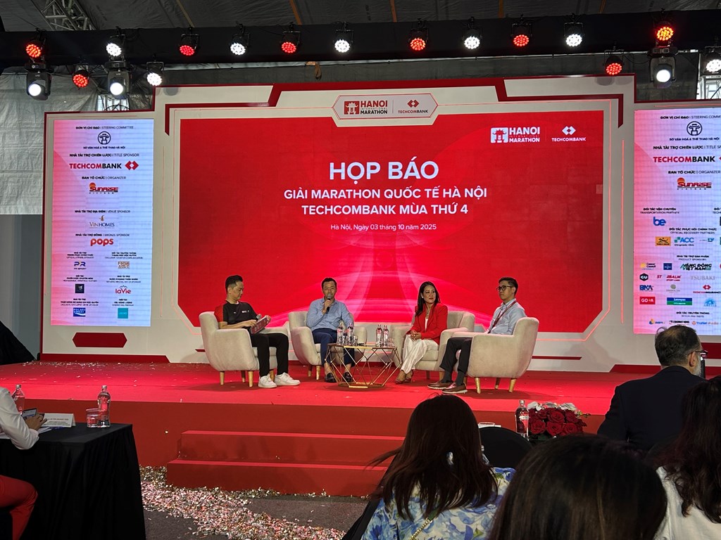 Ngay sau Lễ Khai mạc, Giải Marathon Quốc tế Hà Nội Techcombank mùa thứ 4 cũng tổ chức Họp báo để làm rõ hơn các vấn đề mà truyền thông cũng như các VĐV quan tâm.