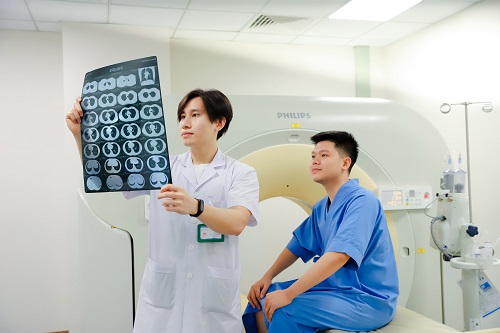 Tại đây, người bệnh được tận hưởng không gian điều trị chất lượng, ứng dụng công nghệ thông minh vào từng bước thăm khám