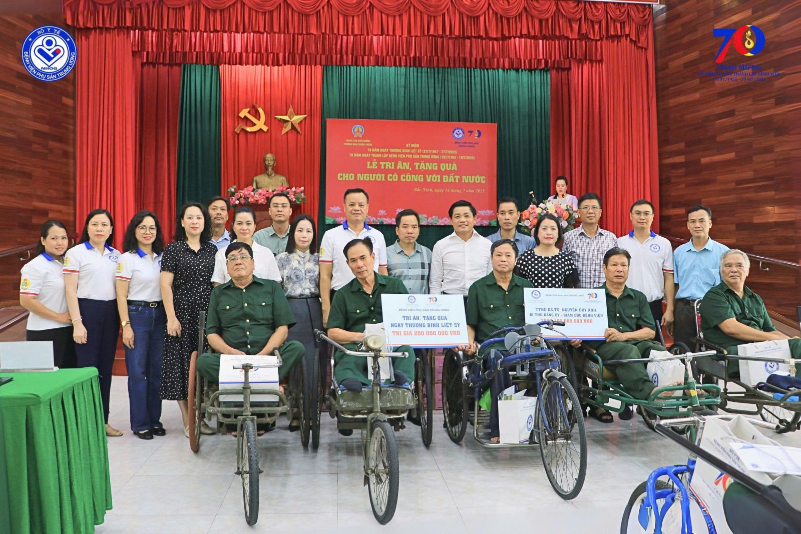Đoàn công tác trao phần quà giá trị 300 triệu đồng tri ân người có công tại Trung tâm Điều dưỡng Thương binh Thuận Thành, tỉnh Bắc Ninh