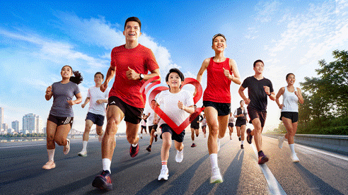 Với mỗi kilomet được hoàn thành trên đường chạy trực tuyến hoặc trực tiếp, Techcombank sẽ quy đổi tương đương 10.000 đồng để đóng góp vào Quỹ từ thiện “Chạm Yêu Thương”. Ảnh Techcombank