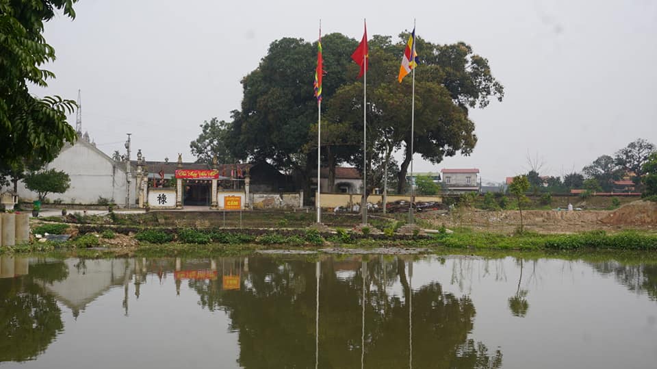 Làng Đan Thầm (nay thuộc xã Tam Hưng, thành phố Hà Nội)