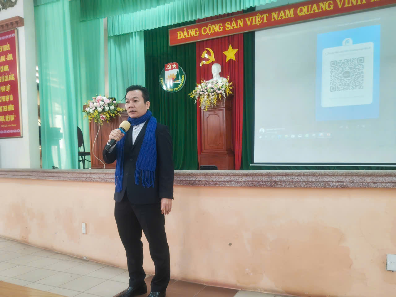 Ông Nguyễn Trí Tuấn Anh – Phó trưởng ban Hợp tác quốc tế, TGĐ Công ty tư vấn tài chính Bảo Tín Siêu Tốc trình bày các giải pháp hỗ trợ vốn và cơ cấu Trung tâm tư vấn tài chính trực thuộc VFAEA