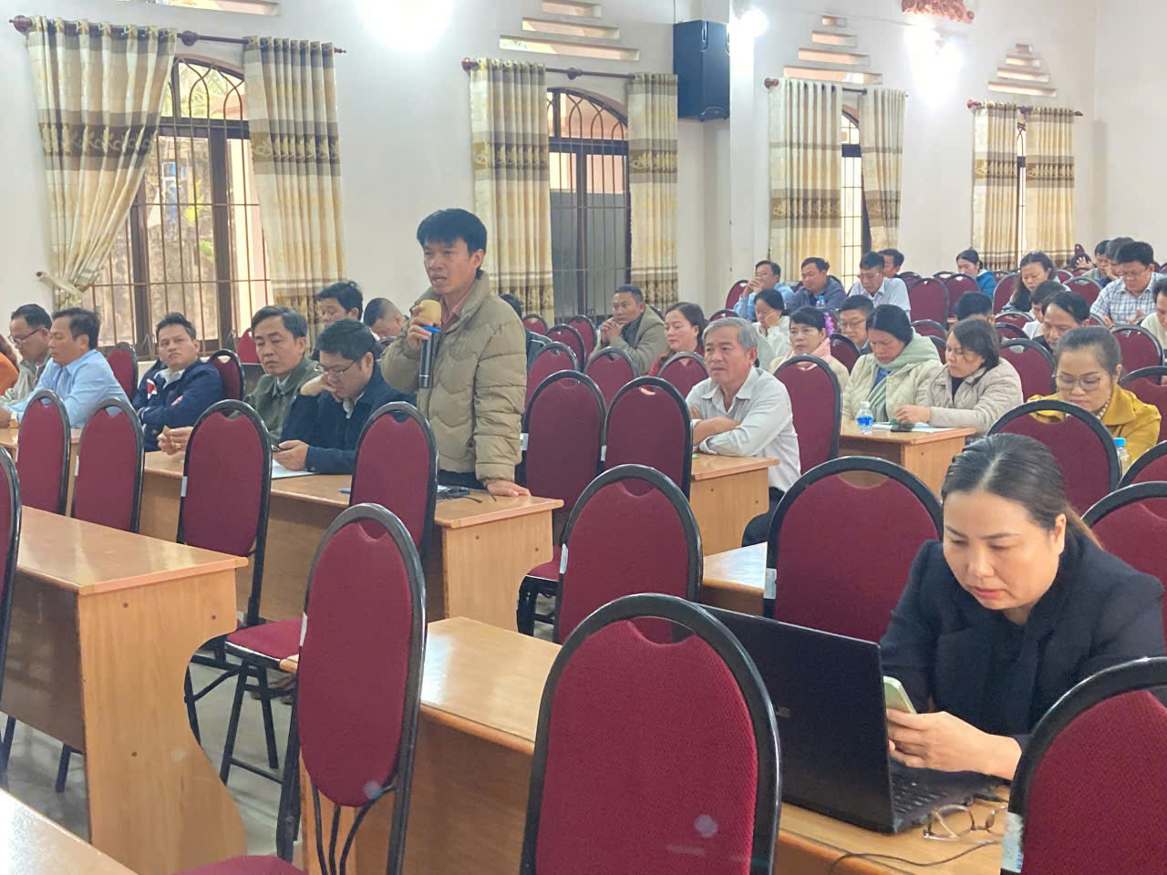 Lãnh đạo HND các xã đặt câu hỏi với các giải pháp từ đoàn doanh nghiệp VFAEA