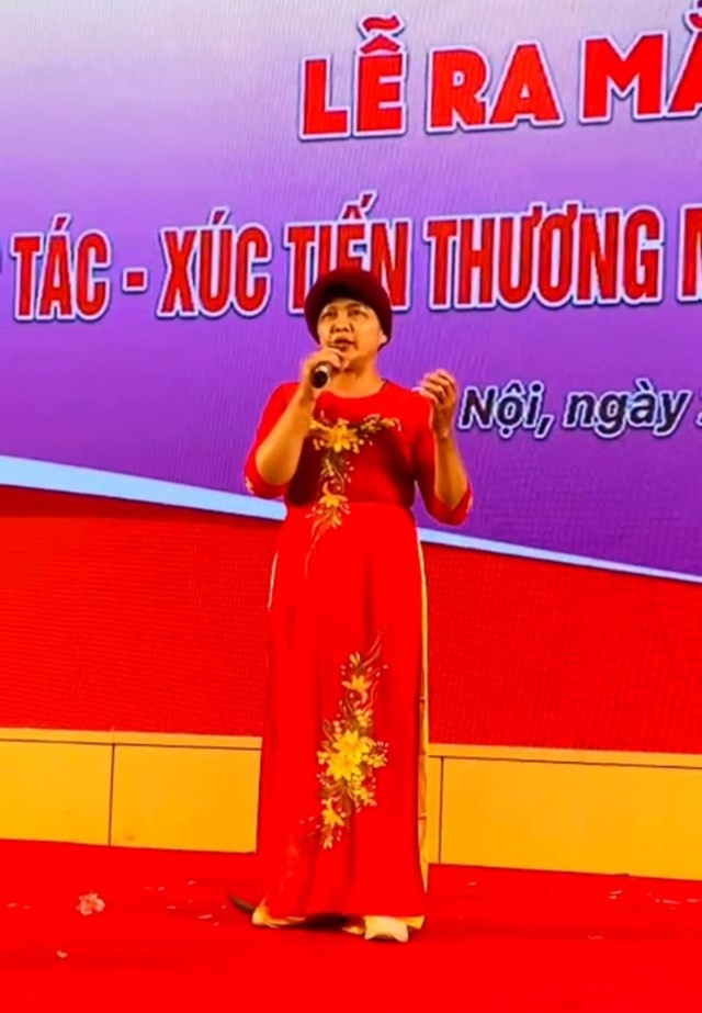 Một số khách hàng chia sẻ về công dụng sau khi dùng sản phẩm ‘xương khớp HTVN’ của  Công ty Cổ phần Cung Ứng & Phát Triển Công Nghệ HT Software VN. 