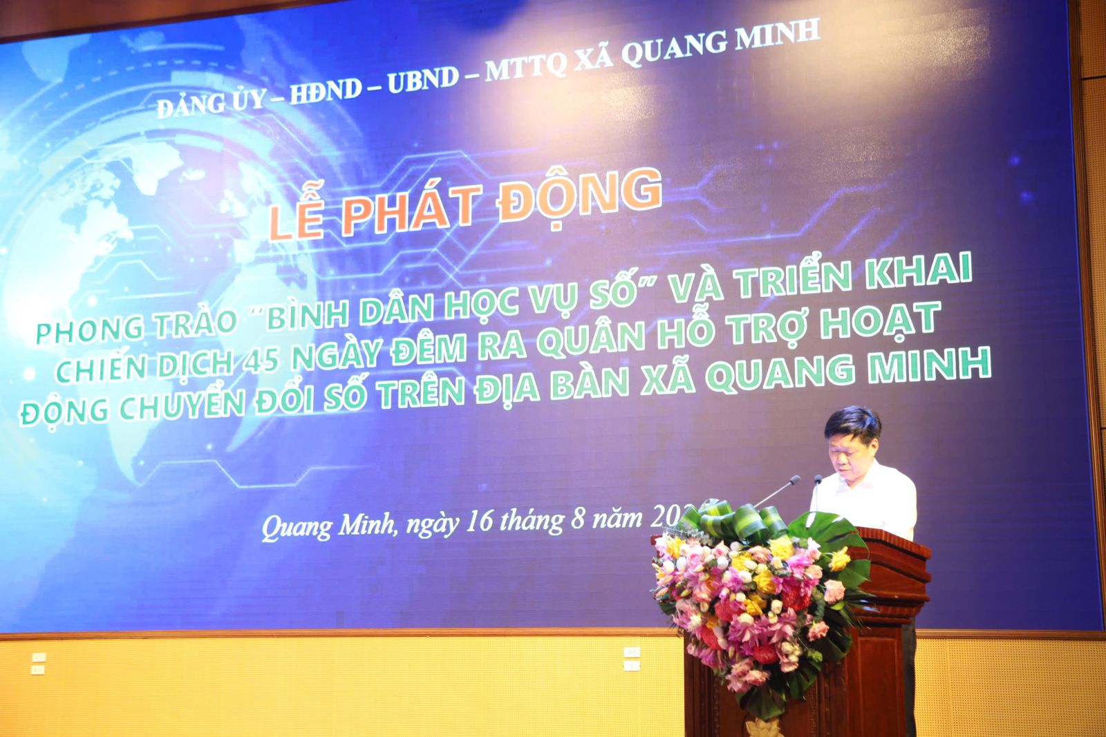 Ông Phạm Anh Tuấn Phó Chủ tịch UBND xã Quang Minh phát biểu